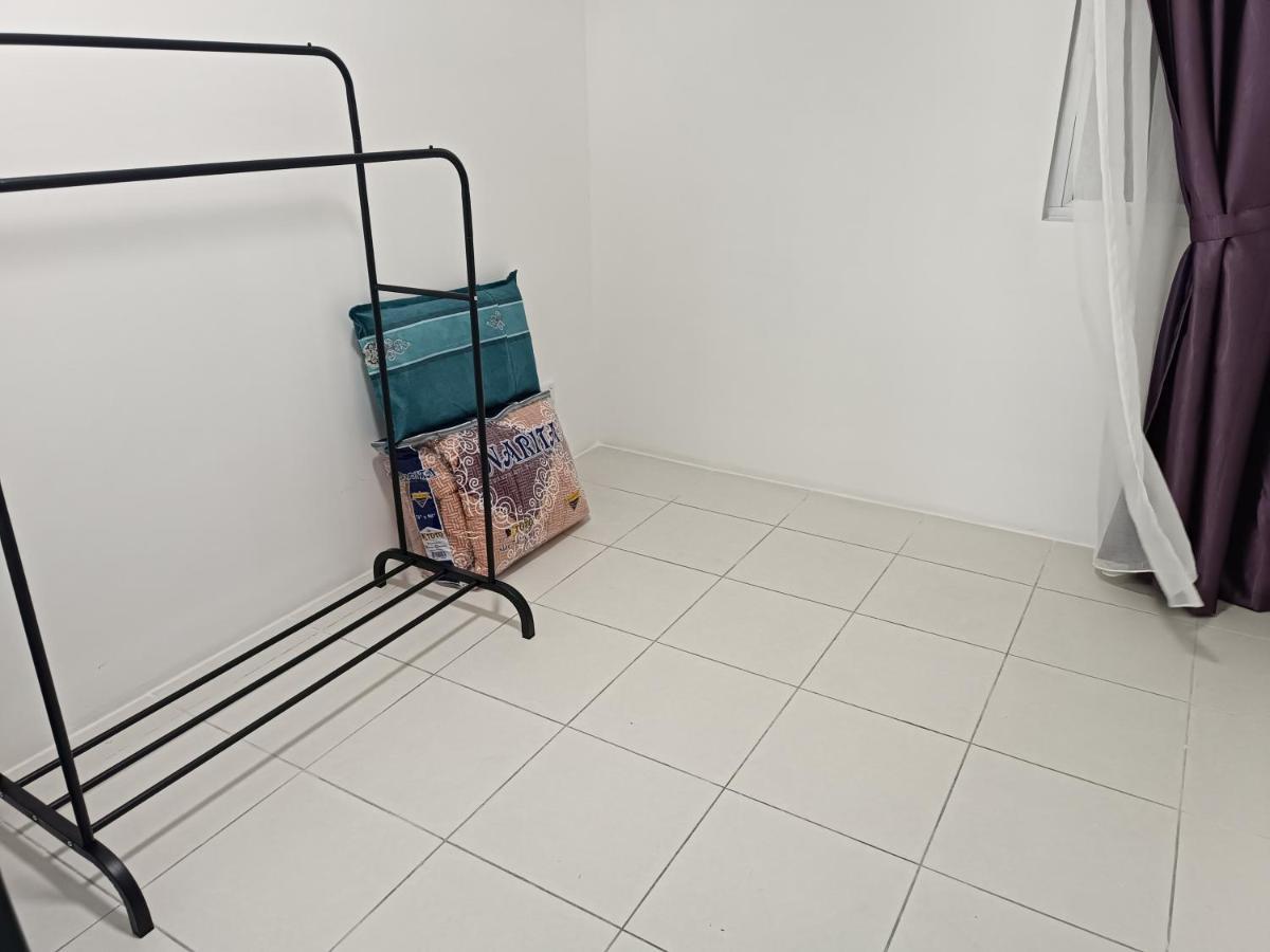 Aisy Homestay Putrajaya Cyberjaya Klia 캄풍 뎅킬 외부 사진